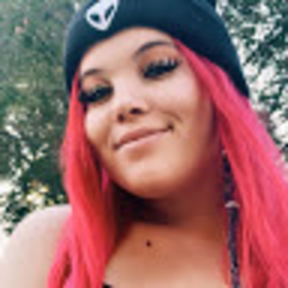 Meet your Posher, Halie - Picture 1 of 1